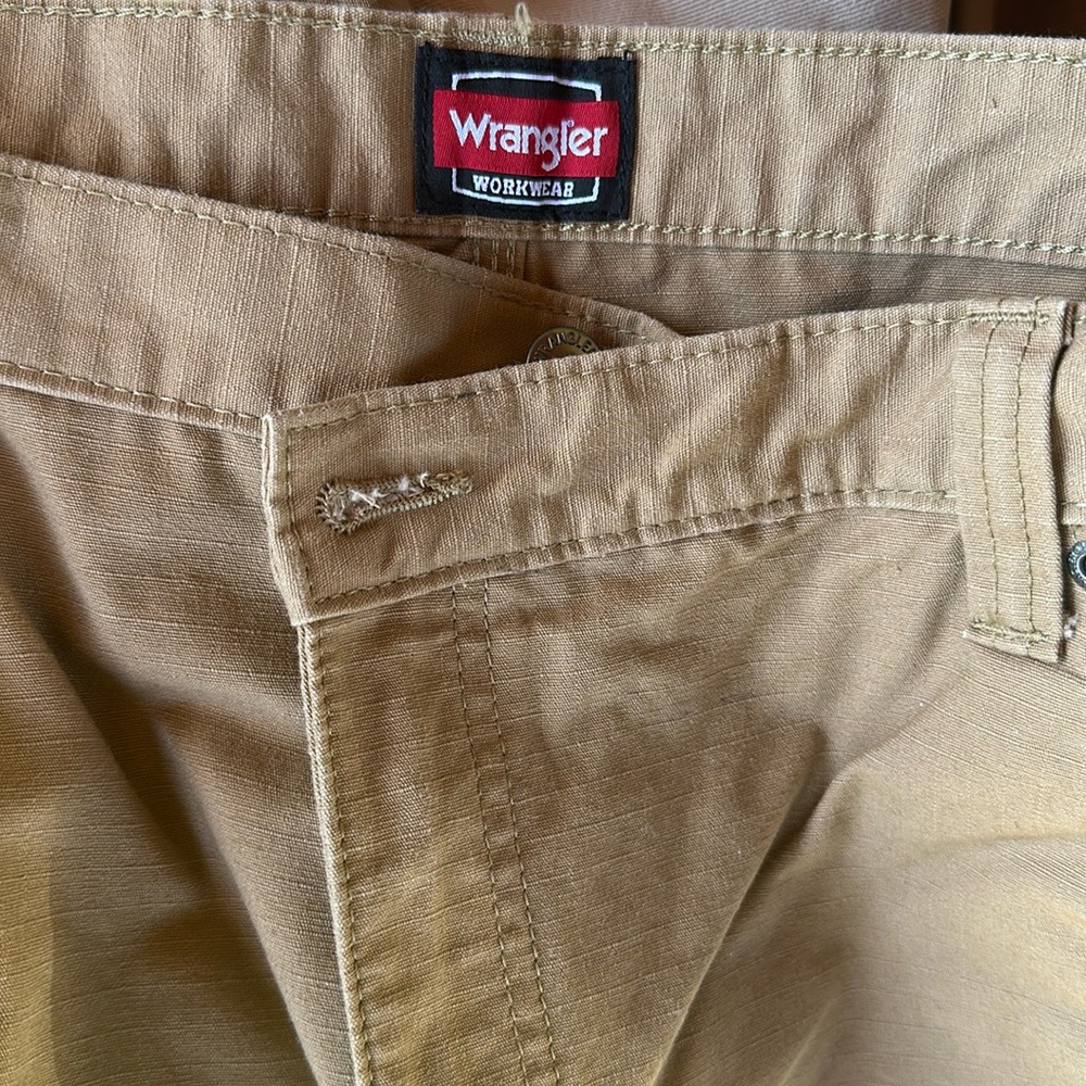 Wrangler workwear men’s tan pants 42×32